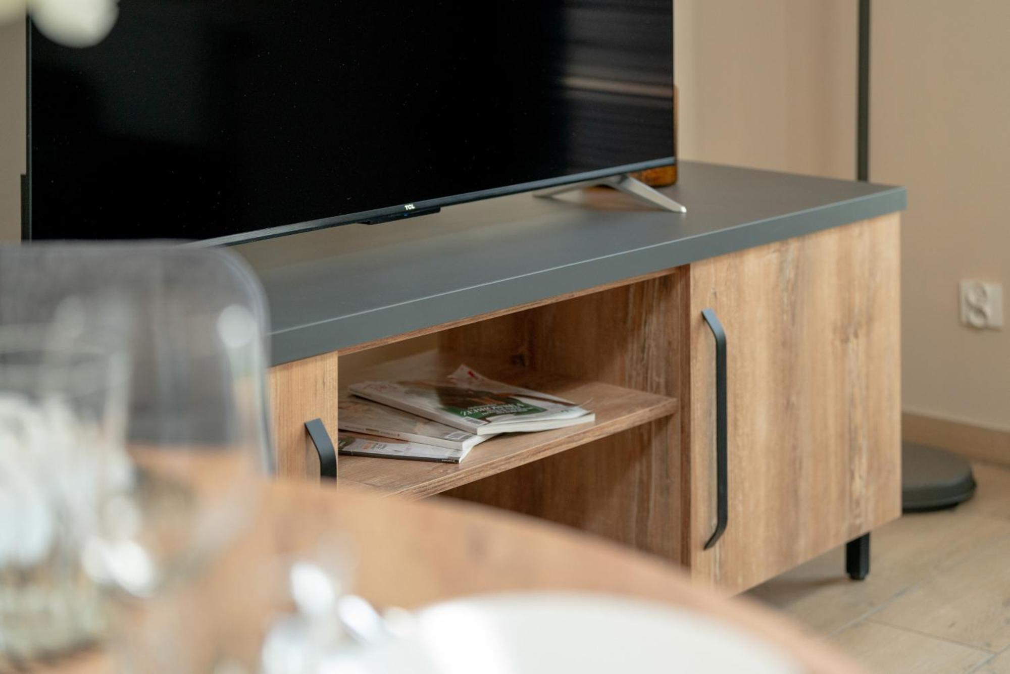 Cosy And Bright Apartment With Parking In Poznan By Noclegi Renters Exteriör bild