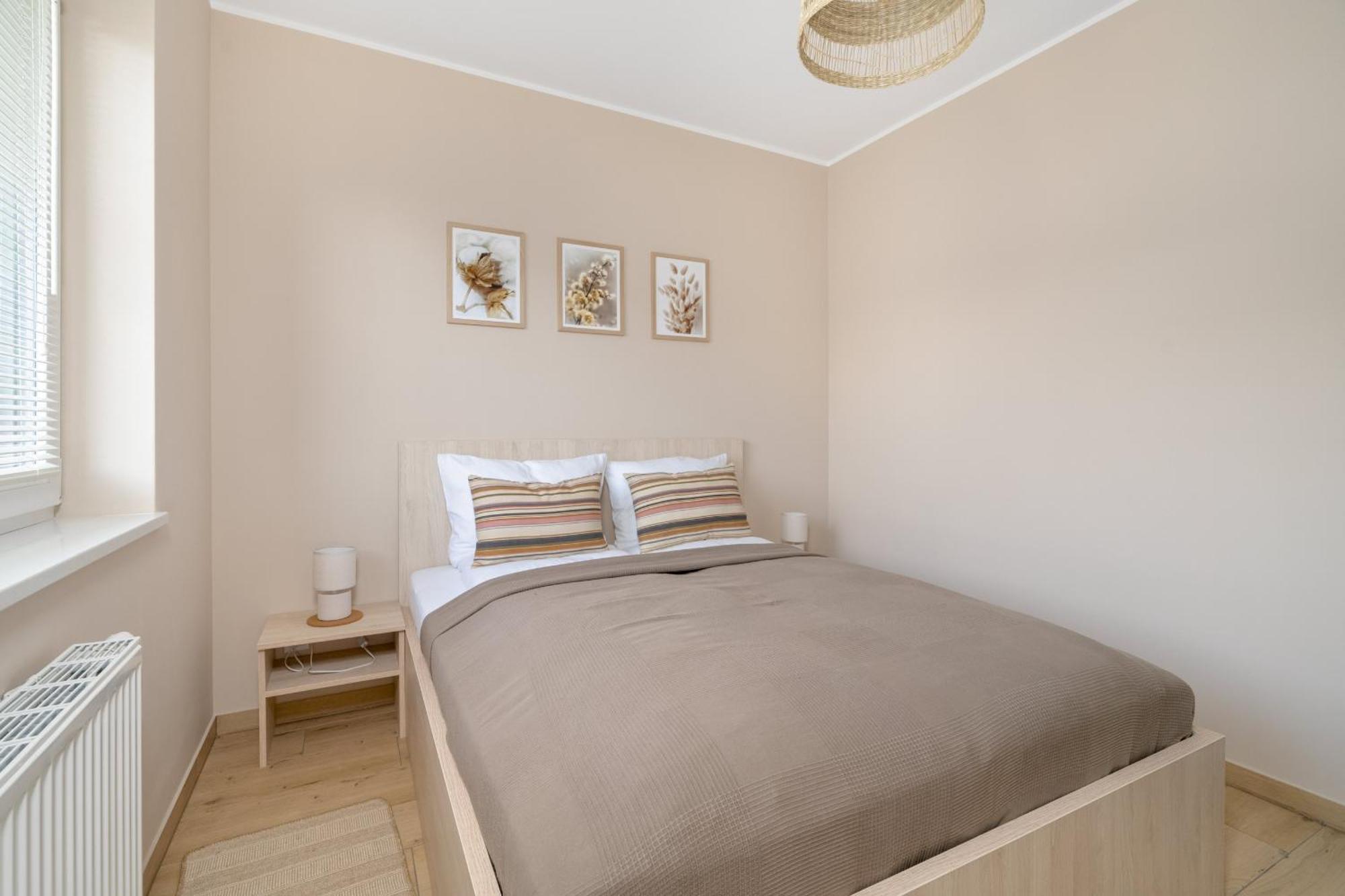 Cosy And Bright Apartment With Parking In Poznan By Noclegi Renters Exteriör bild