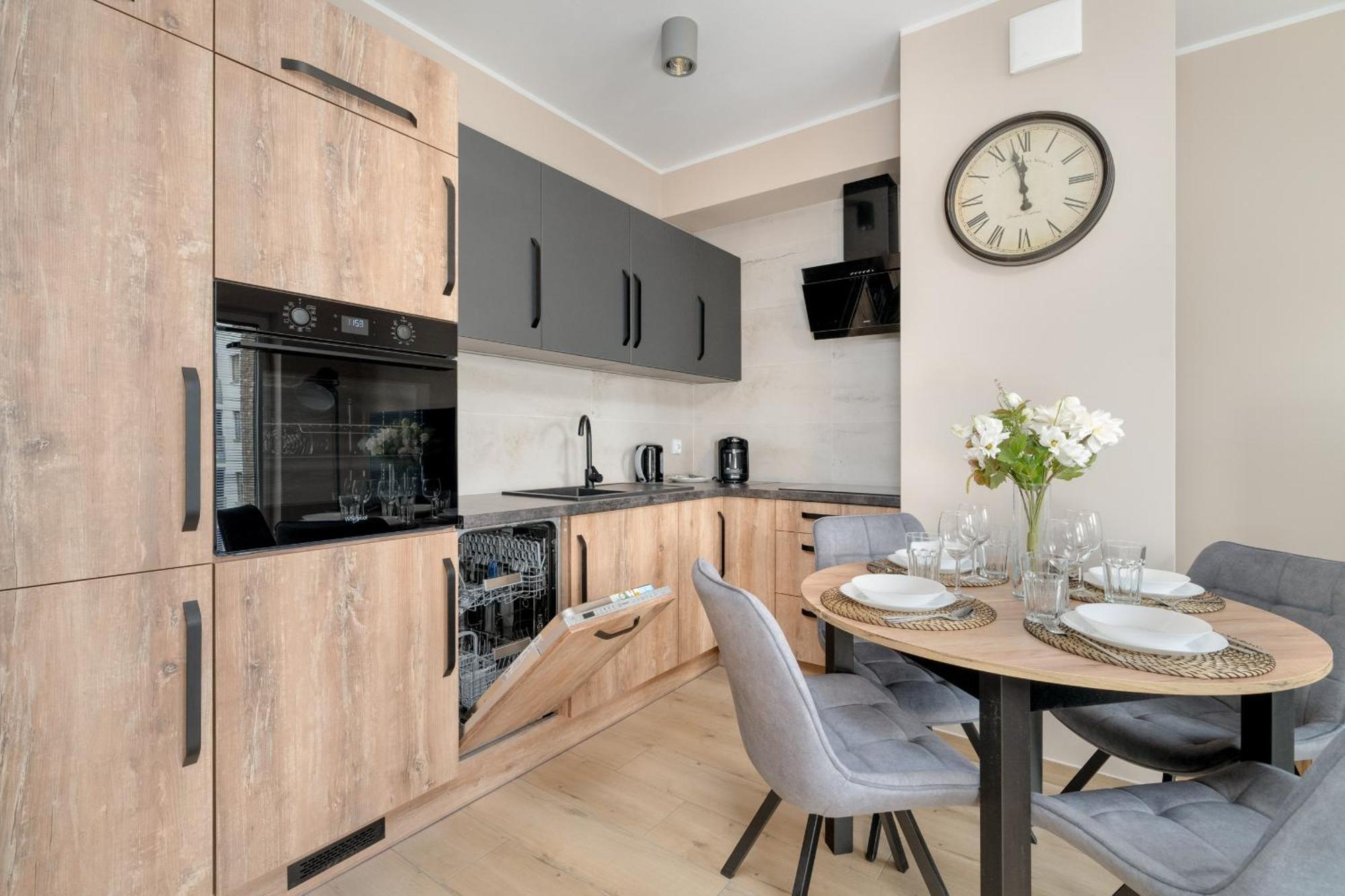 Cosy And Bright Apartment With Parking In Poznan By Noclegi Renters Exteriör bild